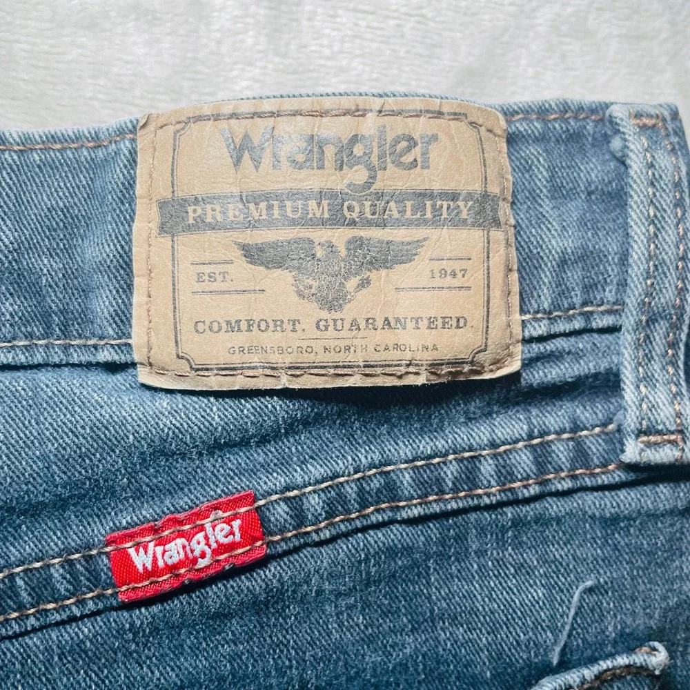 Wrangler Slim Straight Jeans Mens 28x30 Medium Wash Blue Denim Casual